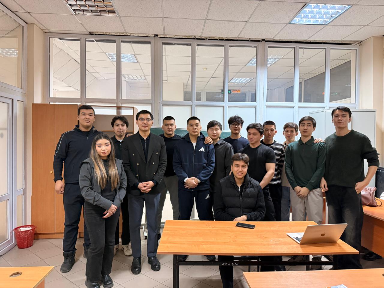 Абайдың "Толық адам" ілімі